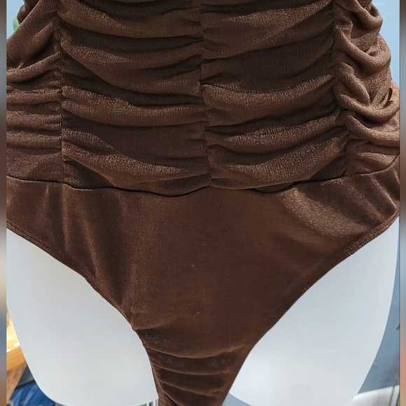 Just Polly New York brown bodysuit with gold chain spaghetti straps - Picture 2 of 5